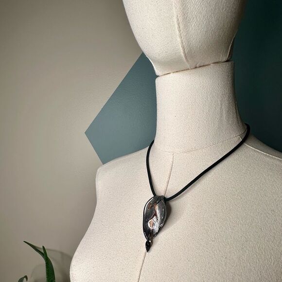 Artisan Glass Leaf Pendant Necklace Handcrafted Murano Style Swirl Black Cord - Picture 3 of 10